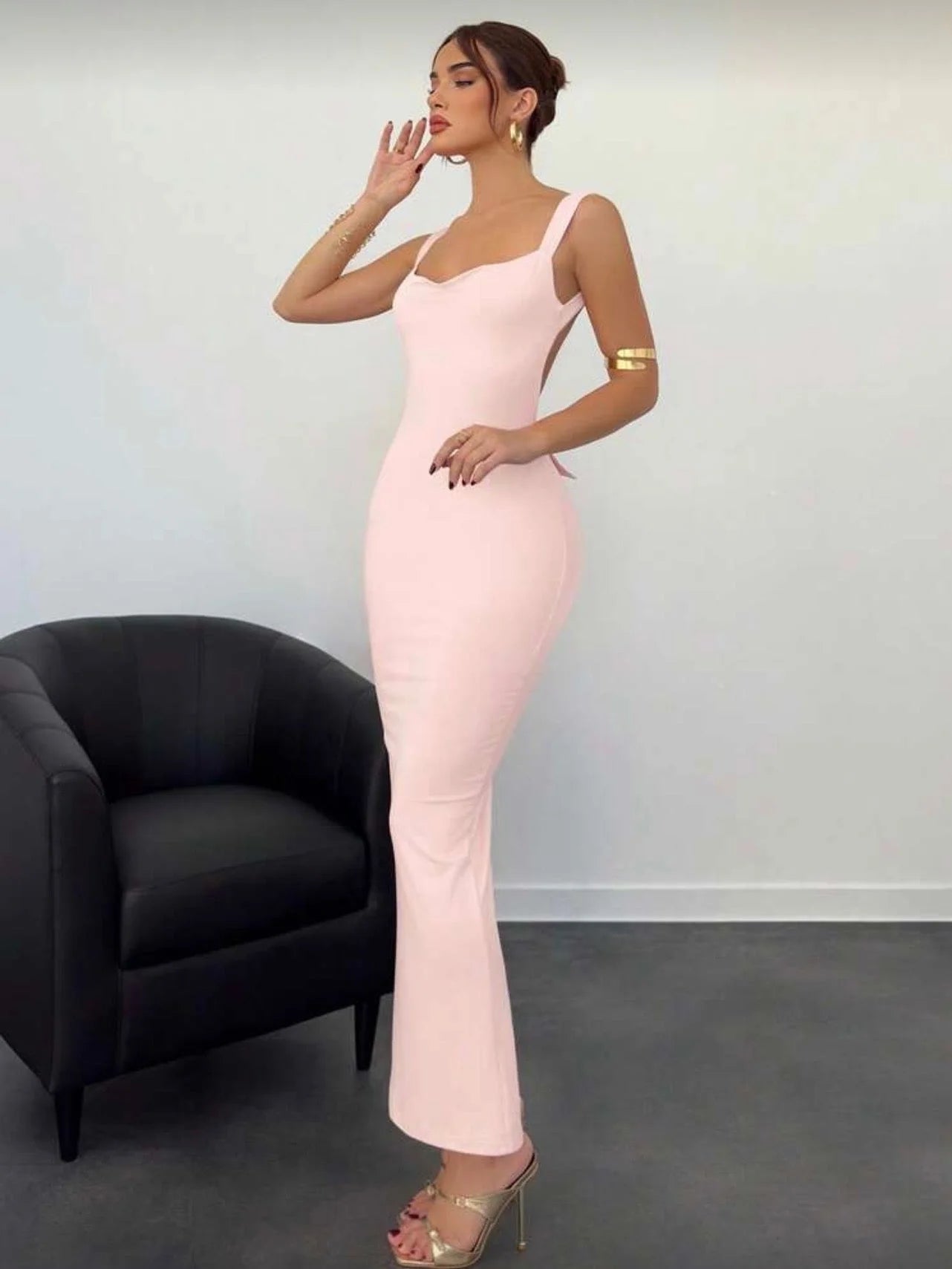 Vestido de espalda descubierta con lazo