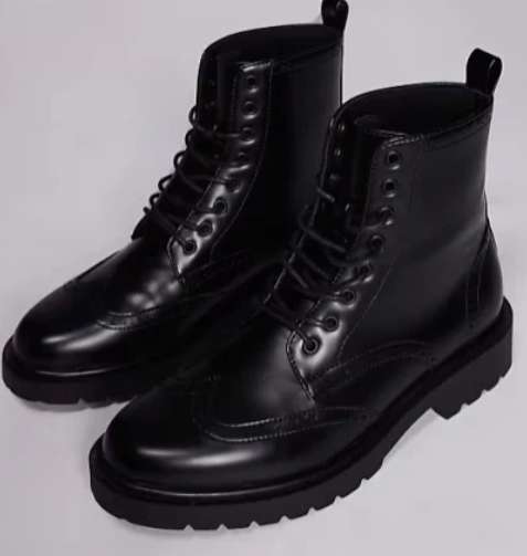 Botas negras con cordones estilo Oxford